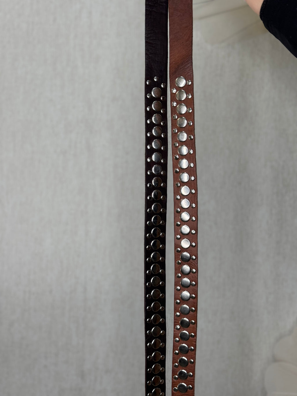 Cinturón cuero tachas