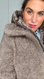 Abrigo peludo 2 en 1