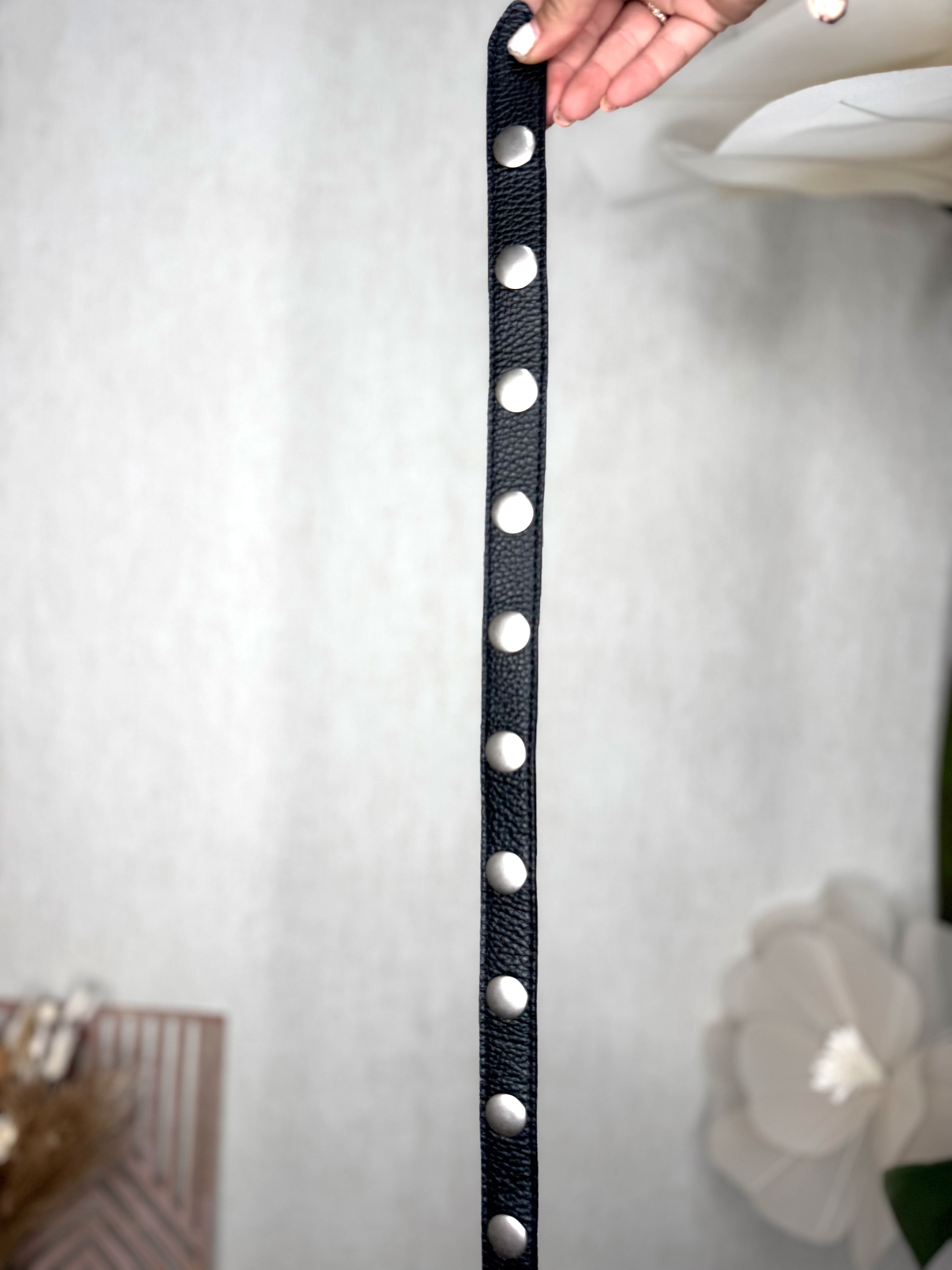 Cinturón tachuelas lazo