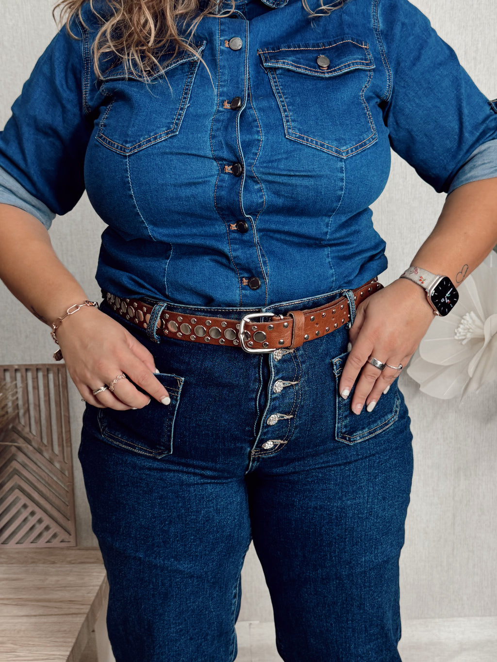 Cinturón cuero tachas